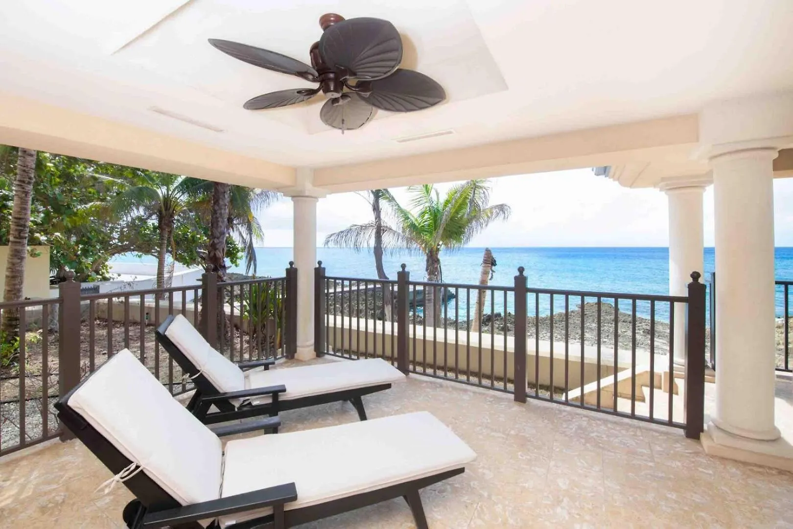Casa Luna 14 George Town 0*,  Cayman Islands